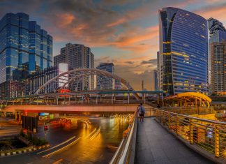 ลงทุนคอนโดสาทร