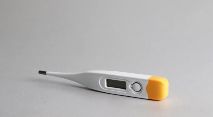 āđāļāđāļāļēāļŽāļŦāļĨāļąāļāđāļāđāļ: āļāļēāļĢāļĢāļ°āļāļēāļāđāļĨāļ°āļ§āļīāļāļĩāļāđāļāļāļāļąāļ Photo fever