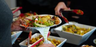 บทความ: จัดเลี้ยงอาหารในงานสังสรรค์ Photo catering
