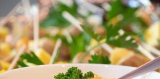 งานจัดเลี้ยงบุฟเฟต์: ความสุขของการทานอาหารแบบไม่จำกัด Photo catering buffet