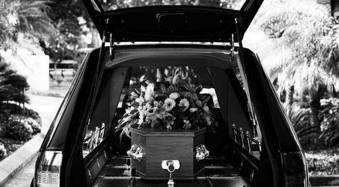 เรียนรู้เลี้ยงงานศพ: คำแนะนำและวิธีการ Photo funeral