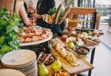 งานจัดเลี้ยงบุฟเฟต์: ความสุขของการทานอาหารแบบไม่จำกัด Photo catering buffet