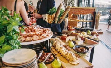 งานจัดเลี้ยงบุฟเฟต์: ความสุขของการทานอาหารแบบไม่จำกัด Photo catering buffet