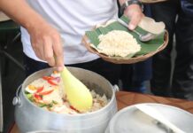 ข้าวกล่อง จัดเลี้ยง: อุดมสมบูรณ์ สะดวก ประหยัด Photo ข้าว กล่อง จัด เลี้ยง Keyword: ข้าว กล่อง (boxed rice)